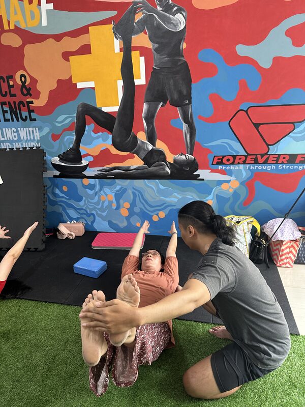 ForeverFit coach bekerja langsung dengan klien